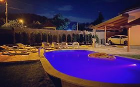 Mika'S Poolhouse