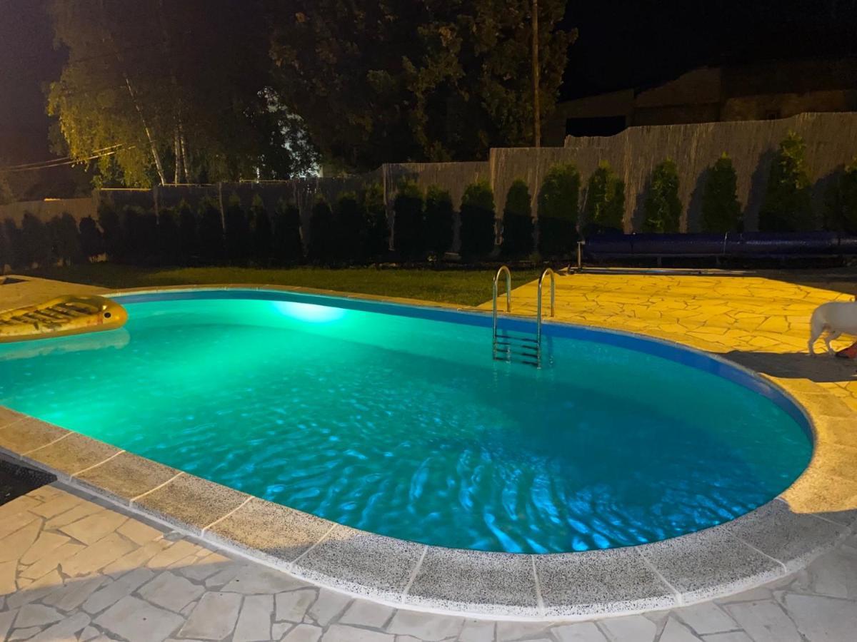 Villa Mika'S Poolhouse Belgrad Exterior foto